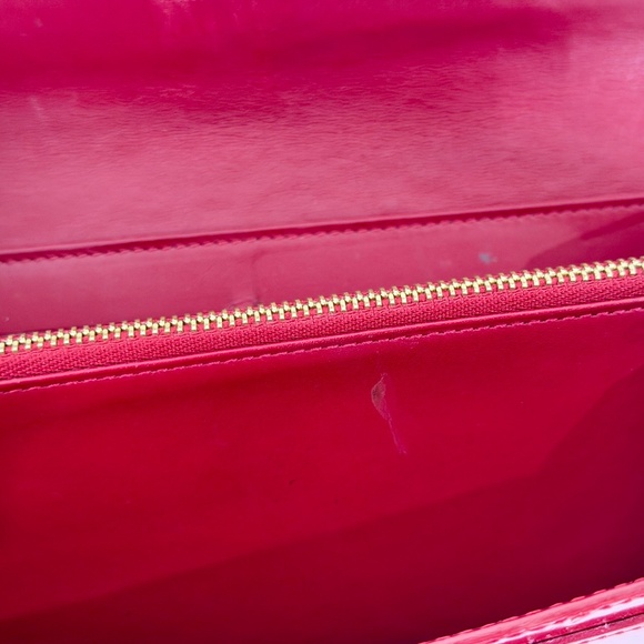 Authentic Louis Vuitton Sarah Wallet Vernis Red Pomme d’Amour - Picture 5 of 12